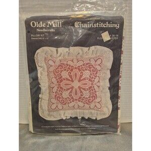 VTG Floral Cluster Olde Mill Needlecrafts Chainstitching Pillow Kit #35-19 NOS